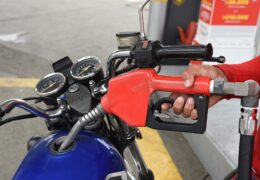 The Pros and Cons of Filling Your Motorcycle’s Tank to Full