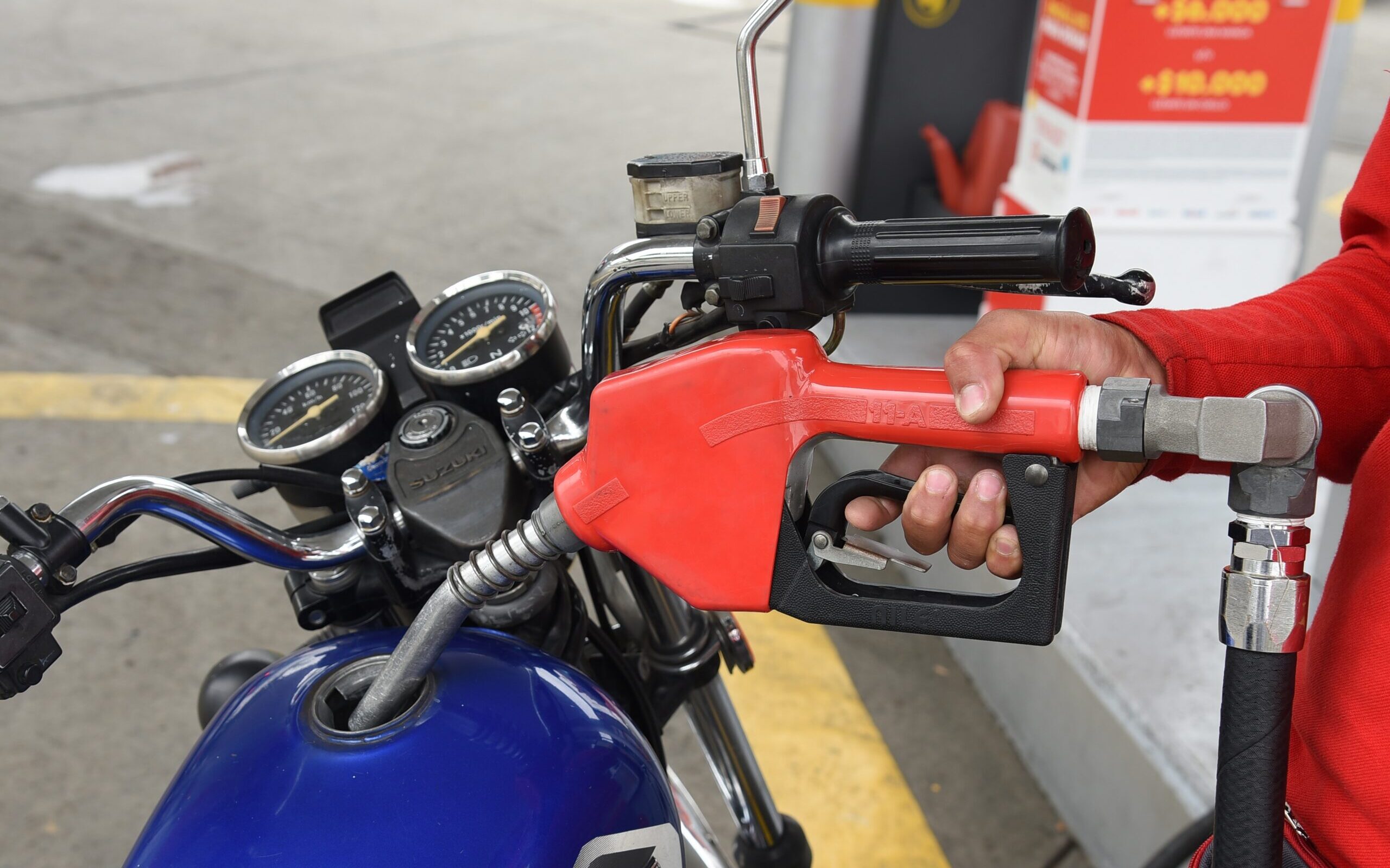 The Pros and Cons of Filling Your Motorcycle’s Tank to Full