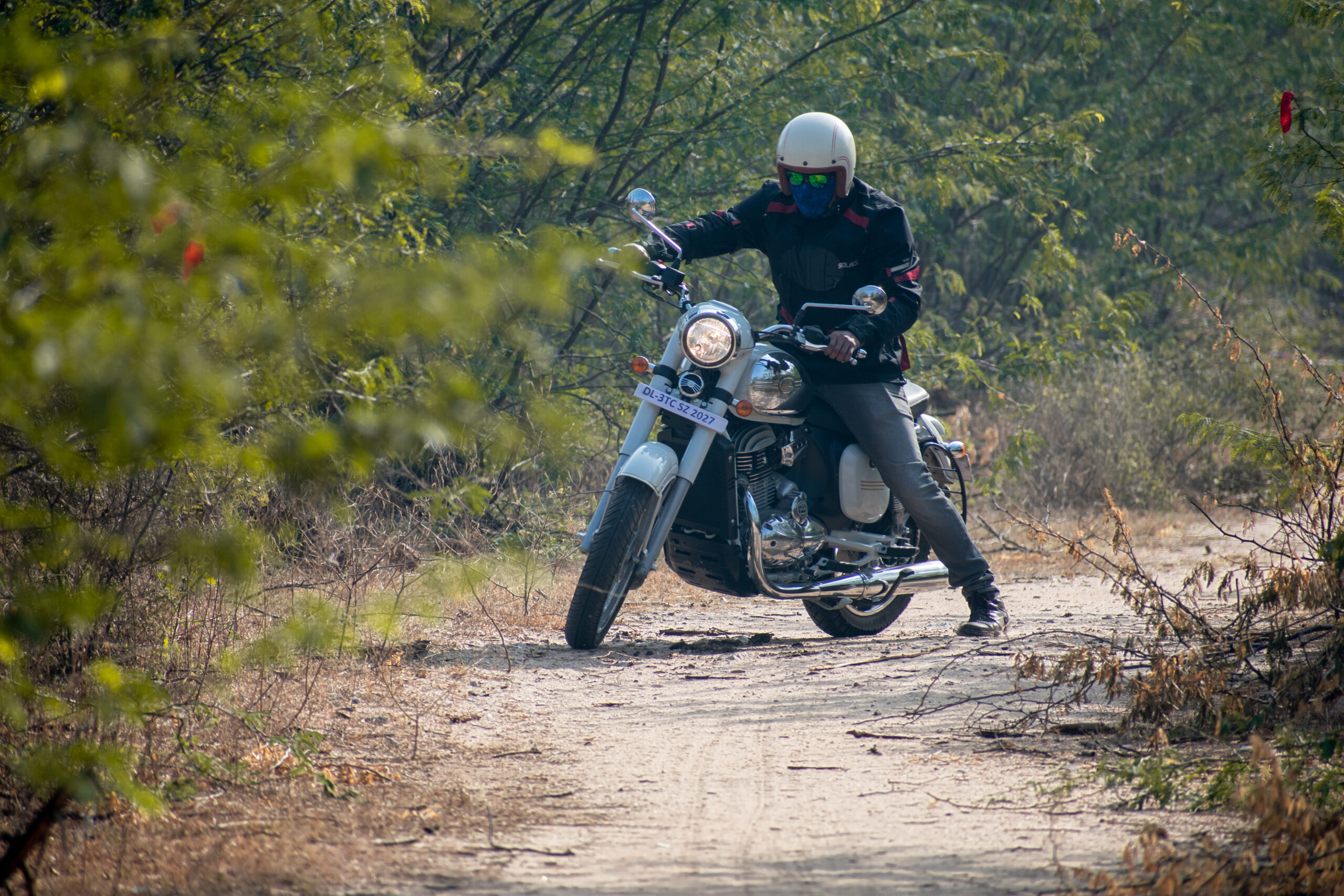 Hand Signals While Riding in a Group: Understanding Their Importance