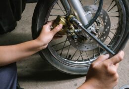 Disc Brakes vs. Drum Brakes: Understanding Which Is Better Under Different Conditions