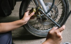 Disc Brakes vs. Drum Brakes: Understanding Which Is Better Under Different Conditions