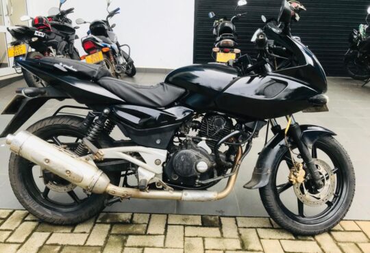 Bajaj Pulsar 220F